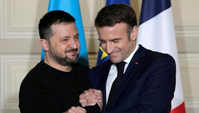 Frankreichs Präsident Macron empfängt Selenskyj im Elysée