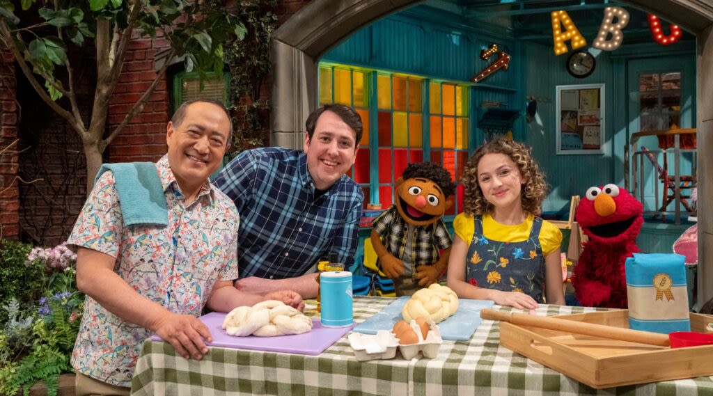 How a Brooklyn Jewish day school principal taught ‘Sesame Street’ how to celebrate Shabbat - Jewish Telegraphic Agency