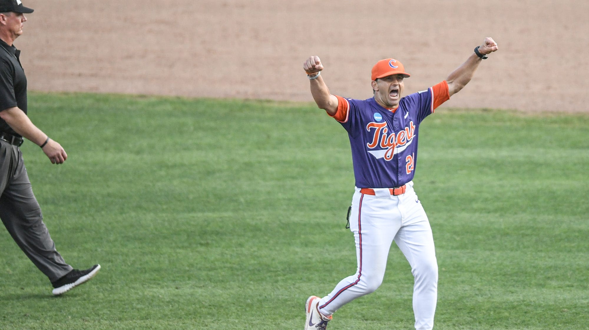 Where Clemson's Erik Bakich, Brad Brownell's new contracts rank among college coaches