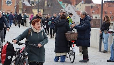 Dreh für Kinokomödie "Very Best Ager" auf Steinerner Brücke in Regensburg