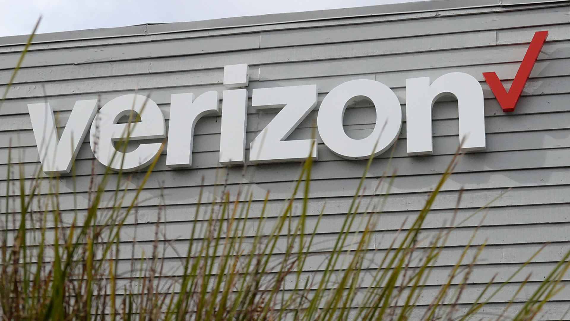 Verizon reveals plans for automatic surcharge increase to 'continue improving'