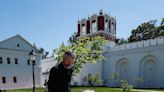 Arqueólogos rusos exponen lápidas antiguas en el Monasterio de Novodévichi de Moscú