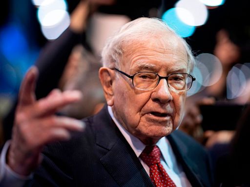 Pipelines, telcos, industrials? Here's what Canadian companies Warren Buffett might like