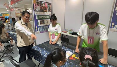 黃偉哲視察全國中小學科展 邀全國學生來體驗科學趣味與台南400風華 | 蕃新聞