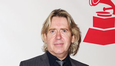 Everything about music producer Steve Lillywhite and the bands he's worked with