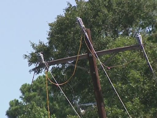 Houston power outage update Saturday: CenterPoint, Entergy maps, restoration estimates