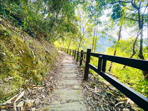 梅山竹坑溪步道 峭壁、瀑布景觀豐富