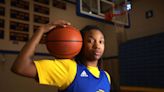 Dawn Staley, USC women’s basketball battling Iowa for nation’s No. 9 recruit
