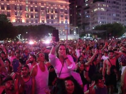 Madonna, prova show del concerto sulla spiaggia di Copacabana: fan in delirio