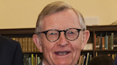 West Virginia University president, Gordon Gee, plans to step down in 2025