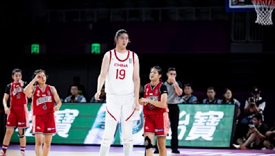 影/兩戰爆砍55分20籃板！「女姚明」228公分太狂 美媒看好：2027年進WNBA