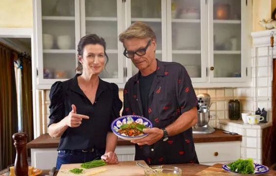 In the Kitchen With Harry Hamlin Season 1 Streaming: Watch & Stream Online via AMC Plus