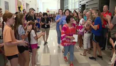 Current, former students gather to celebrate Keller ISD teacher's retirement