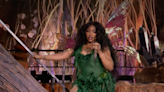 SZA helps rescue fans while dressed as a fairy during Glastonbury headline set