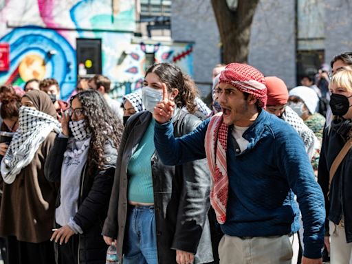 Detienen a manifestantes propalestinos en campus de Boston y Arizona