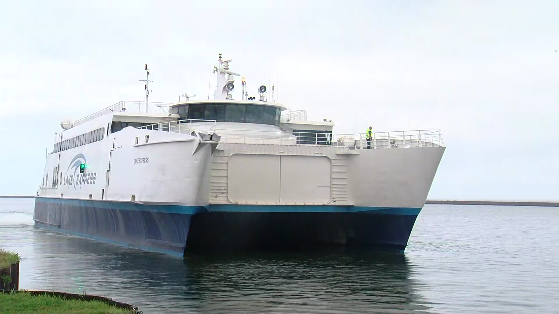 Lake Express ferry leaves Milwaukee terminal for first time of the season