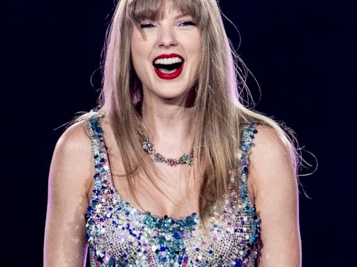 Taylor Swift's Entire Dress Coming Off During Concert Proves She Can Do It With a Wardrobe Malfunction - E! Online
