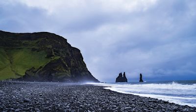 冰島黑海灘 瑰麗玄幻又危險