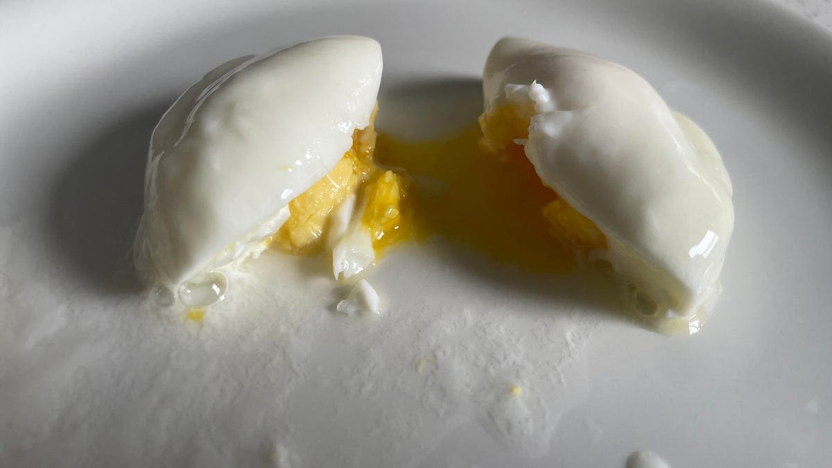 1-Minute Microwave Poached Eggs Are the Easiest Way to Get Your Morning Protein