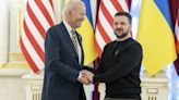 Zelensky elogió a Biden por su difícil decisión y le agradeció su apoyo a Ucrania