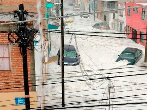 Granizo y calles inundadas: las impresionantes imágenes que dejó la lluvia en Puebla