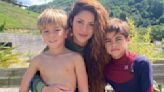 Shakira desafió con bailes de TikTok a Jimmy Fallon y confesó: “Avergüenzo a mis hijos”