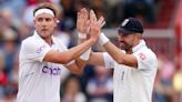 James Anderson and Stuart Broad equal record as England keep New Zealand at bay