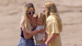 En fotos: de las vacaciones low cost de Tori Spelling a Bradley Cooper y la divertida salida que vivió con su hija Lea