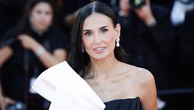 À son tour, Demi Moore troque ses longueurs XXL au profit d’un carré long