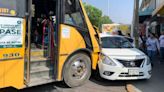 Video | Dos lesionados en choque de taxi y urbano en avenida Salk