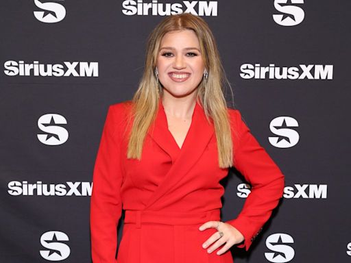 Kelly Clarkson Reportedly Put the Feelers Out for a Date With This A-list Actor