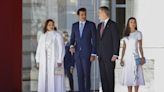 Los reyes de España reciben al emir de Catar y a su esposa en Madrid
