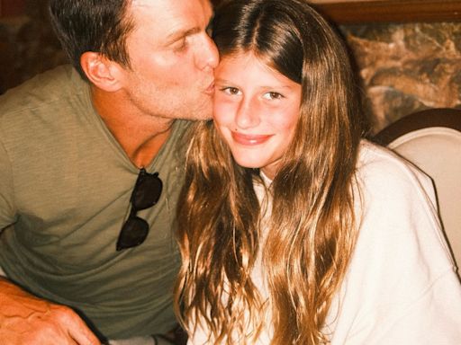 Tom Brady curte viagem com filha Vivian e semelhança da caçula com Gisele Bündchen impressiona