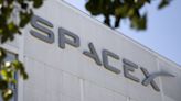 SpaceX Considers Selling Shares at $200 Bln Valuation