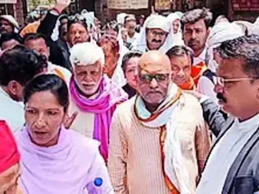 Ajay Rai woos legal fraternity on last day of campaigning | Varanasi News - Times of India