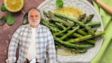 La receta del chef José Andrés para unos espárragos verdes deliciosos: con solo tres ingredientes y listos en pocos minutos