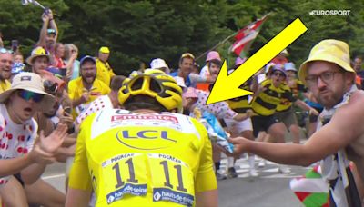 'Disgusting' - Fan throws crisps in face of Tadej Pogacar and Jonas Vingegaard at Tour de France - Eurosport