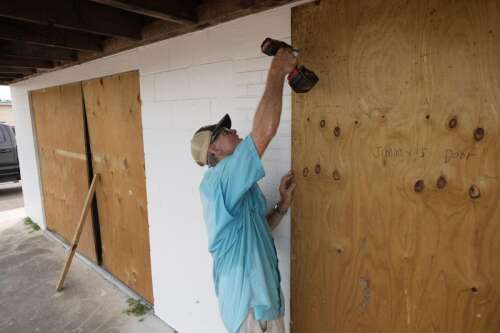 Texas coastal residents told to expect power outages, flooding from Beryl