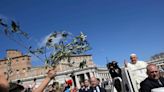 El papa Francisco no lee la homilía en la misa del Domingo de Ramos