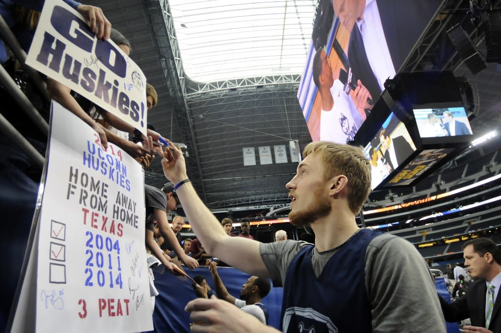 Former UConn men’s basketball player Niels Giffey to play for Germany in Paris Olympics