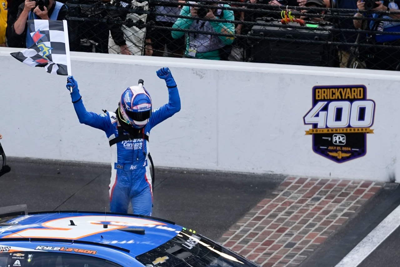 Kyle Larson races to his 1st Brickyard 400 victory, making a late charge through the field