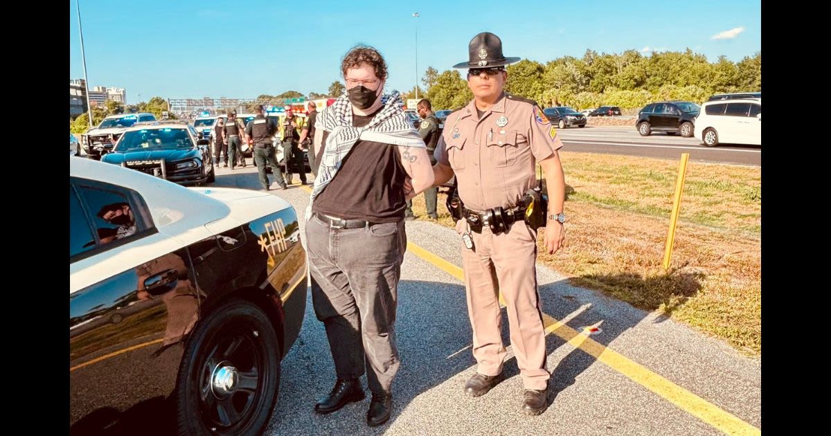 Commentary: 'Queers for Palestine' Block a Highway in the South, Protest Lasts Only 11 Minutes