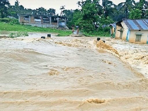 Flash floods in UP village after Nepal releases 'excess' water; over 100 stranded people rescued