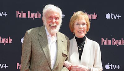 Carol Burnett Grabs Dick Van Dyke’s Face During Reunion 40 Years After ‘The Carol Burnett Show’