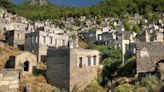 Kayaköy: la ciudad fantasma que ha permanecido vacía por más de 100 años en el suroeste de Turquía