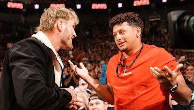 Mahomes helps out Logan Paul at WWE Raw as fans gasp 'he's a villain now'