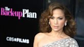 En medio de los rumores de divorcio con Ben Affleck, Jennifer Lopez presume su impactante abdomen ‘de acero’ a los 54 años - La Opinión