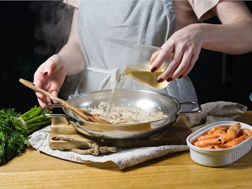 Empleo doméstico: ¿cuánto cobran los cocineros y el personal para tareas específicas en mayo 2024?