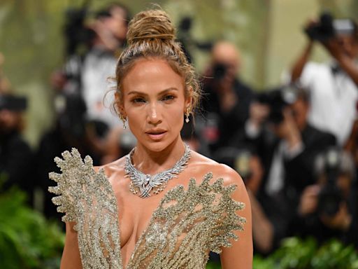 Jennifer Lopez cancela turnê após baixas vendas e cita 'mais tempo com a família'