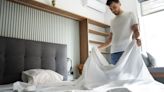 Chau bacterias: esta es la forma correcta de desinfectar el colchón y el truco para eliminar las manchas más difíciles